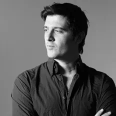 Toni Rivera을(를) 듣고, 뮤직 비디오를 보고, 약력을 읽고, 투어 일정 등을 확인하세요!