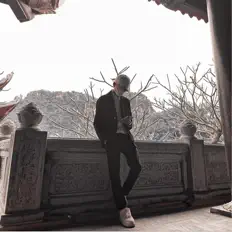 Ouve Nguyen Van Linh, vê vídeos de música, lê a biografia, vê as datas da digressão e muito mais!