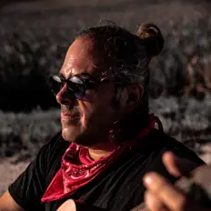 Boris Llerena सुनें, म्यूज़िक वीडियो देखें, बायो पढ़ें, दौरे की तारीखें और बहुत कुछ देखें!