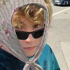 Écoutez HELLOKITTYROCKSTAR, regardez des vidéoclips, lisez la biographie, consultez les dates de tournée et plus encore !