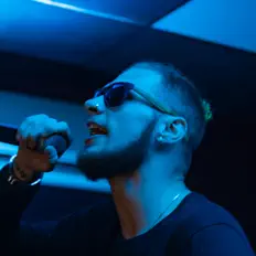 Hör dir Yung Wavy an, schau dir Musikvideos an, lies die Biografie, finde Tourdaten und mehr!