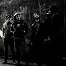 Dengarkan The Guns, tonton video musik, baca bio, lihat tanggal tur & lainnya!