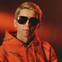 Poslechněte si interpreta undefined, sledujte hudební videa, přečtěte si životopis, podívejte se na data turné a další informace.