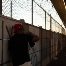 Yoni dinle, müzik videolarını izle, biyografisini oku, tur tarihlerini ve daha fazlasını gör!