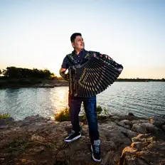 Dengarkan Ivan Salinas, tonton video musik, baca bio, lihat tanggal tur & lainnya!