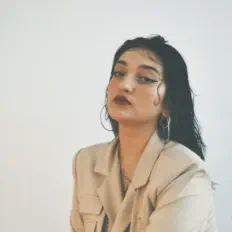 收听 Aneeka、观看音乐视频、阅读小传、查看巡演日期等 ！