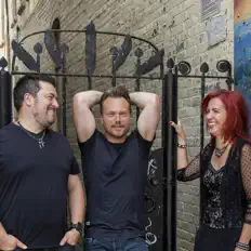 Dengarkan Sunspot, tonton video musik, baca bio, lihat tanggal tur & lainnya!