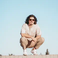 聆聽 TREY、觀看音樂影片、閱讀小傳、查看巡演日期等！