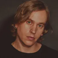 Hör dir undefined an, schau dir Musikvideos an, lies die Biografie, finde Tourdaten und mehr!