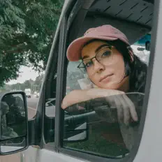 聆聽 Colie、觀看音樂影片、閱讀小傳、查看巡演日期等！