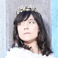 Iris ~Pamela Calvo~を聴いたり、ミュージックビデオを鑑賞したり、経歴やツアー日程などを確認したりしましょう！