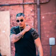 Peter Acobesを聴いたり、ミュージックビデオを鑑賞したり、経歴やツアー日程などを確認したりしましょう！