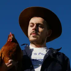 Poslechněte si interpreta Joe Strouzer, sledujte hudební videa, přečtěte si životopis, podívejte se na data turné a další informace.