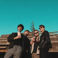 Comfortsを聴いたり、ミュージックビデオを鑑賞したり、経歴やツアー日程などを確認したりしましょう！