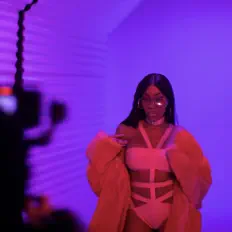 RH을(를) 듣고, 뮤직 비디오를 보고, 약력을 읽고, 투어 일정 등을 확인하세요!