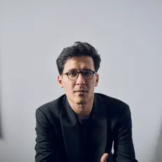 Nuron Mukumiを聴いたり、ミュージックビデオを鑑賞したり、経歴やツアー日程などを確認したりしましょう！