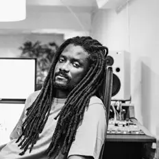 聆聽 Iyane Jamdong、觀看音樂影片、閱讀小傳、查看巡演日期等！