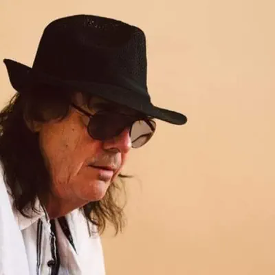 Listen to El Alemán, watch music videos, read bio, see tour dates & more!