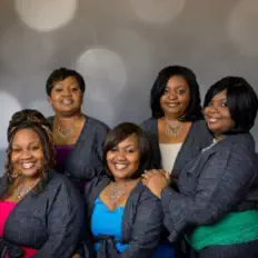 Luister naar The Brown Sisters, bekijk muziekvideo's, lees de bio, bekijk de tourdata, en meer!