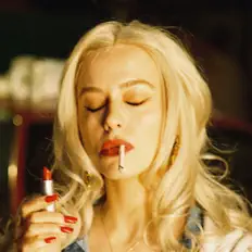 聆聽 Aistè、觀看音樂影片、閱讀小傳、查看巡演日期等！