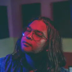 Dann Daylarを聴いたり、ミュージックビデオを鑑賞したり、経歴やツアー日程などを確認したりしましょう！