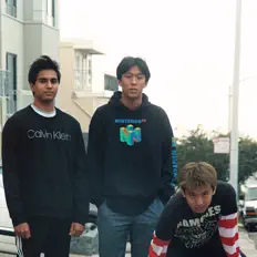 Sundiveを聴いたり、ミュージックビデオを鑑賞したり、経歴やツアー日程などを確認したりしましょう！