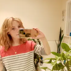 Poslechněte si interpreta Fairy, sledujte hudební videa, přečtěte si životopis, podívejte se na data turné a další informace.