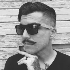 Christophe LaRocqueを聴いたり、ミュージックビデオを鑑賞したり、経歴やツアー日程などを確認したりしましょう！