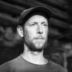 Lenzh सुनें, म्यूज़िक वीडियो देखें, बायो पढ़ें, दौरे की तारीखें और बहुत कुछ देखें!