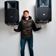 收听 Mell、观看音乐视频、阅读小传、查看巡演日期等 ！