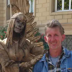 Escucha a Strings On Wings, mira vídeos musicales, lee la biografía, consulta fechas de giras y mucho más.