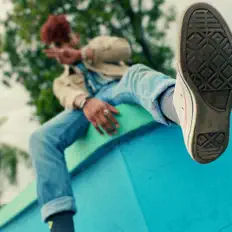 Boedi सुनें, म्यूज़िक वीडियो देखें, बायो पढ़ें, दौरे की तारीखें और बहुत कुछ देखें!