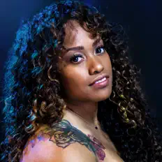 Poslechněte si interpreta Dasha, sledujte hudební videa, přečtěte si životopis, podívejte se na data turné a další informace.