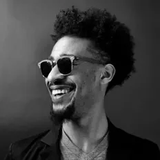 Theron Brown: песни, клипы, биография, даты выступлений и многое другое.