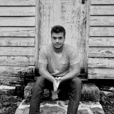 Ouve Logan Robinson, vê vídeos de música, lê a biografia, vê as datas da digressão e muito mais!