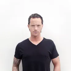 收听 Emsky、观看音乐视频、阅读小传、查看巡演日期等 ！