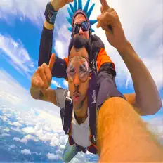 聆聽 Dajour Neufville、觀看音樂影片、閱讀小傳、查看巡演日期等！