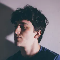 Ayem을(를) 듣고, 뮤직 비디오를 보고, 약력을 읽고, 투어 일정 등을 확인하세요!