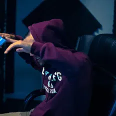 聆聽 Icon the Ghoul、觀看音樂影片、閱讀小傳、查看巡演日期等！