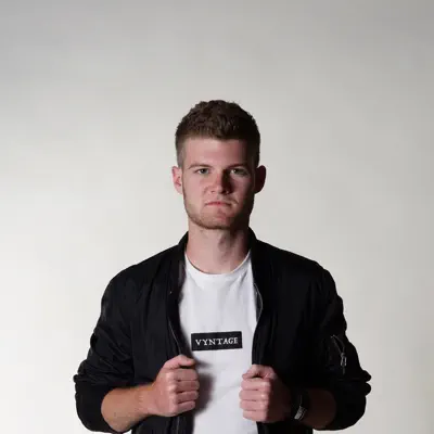 Listen to Robbie Boothe, watch music videos, read bio, see tour dates & more!