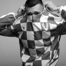 Zabrana सुनें, म्यूज़िक वीडियो देखें, बायो पढ़ें, दौरे की तारीखें और बहुत कुछ देखें!