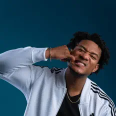 Flyboi Quan सुनें, म्यूज़िक वीडियो देखें, बायो पढ़ें, दौरे की तारीखें और बहुत कुछ देखें!