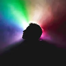 TØ सुनें, म्यूज़िक वीडियो देखें, बायो पढ़ें, दौरे की तारीखें और बहुत कुछ देखें!