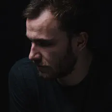 Poslechněte si interpreta Korper, sledujte hudební videa, přečtěte si životopis, podívejte se na data turné a další informace.