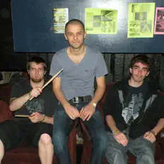 Posłuchaj wykonawcy Just Like That, obejrzyj teledyski, przeczytaj biografię, zobacz daty tras koncertowych i nie tylko!