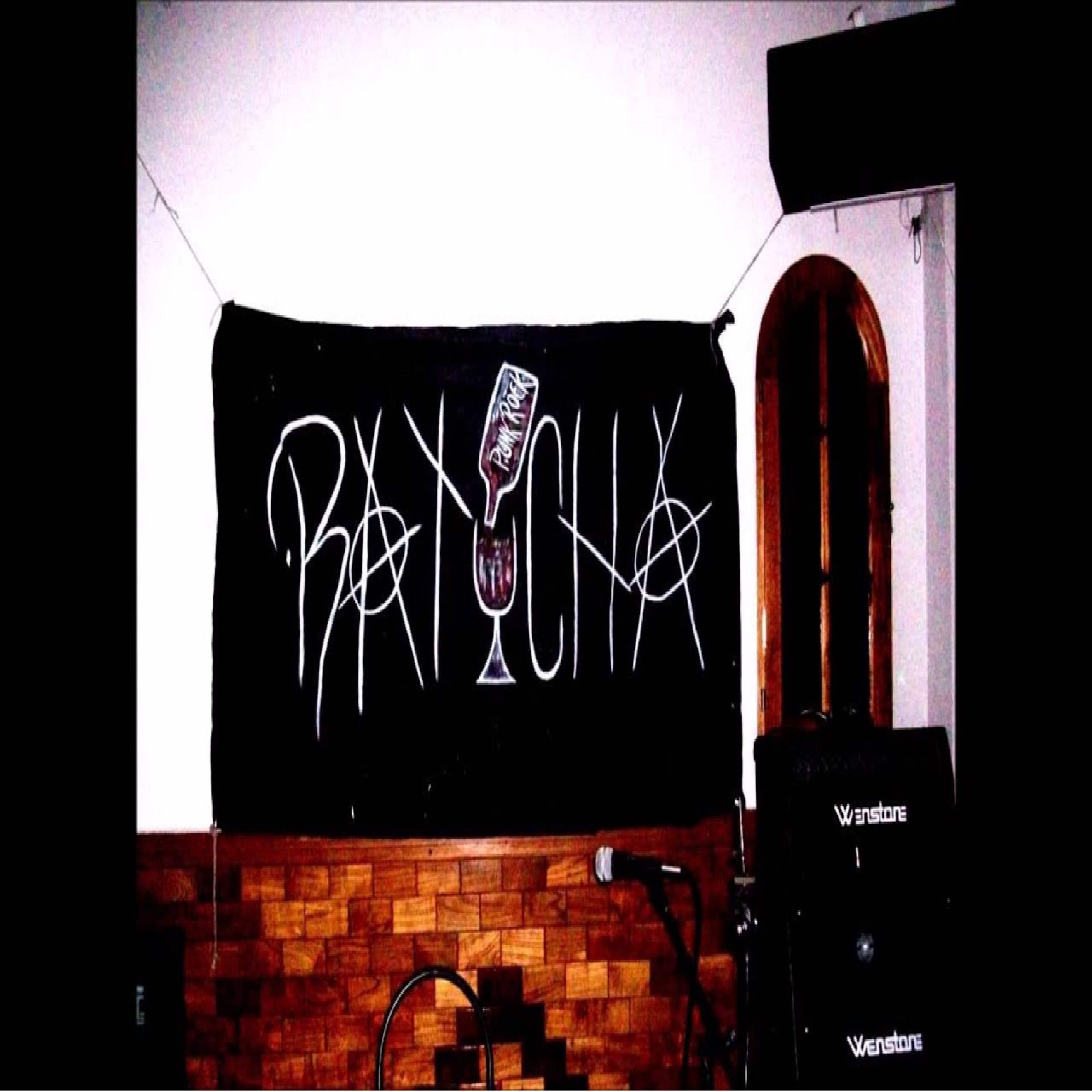 Volando Bajito (En Vivo)