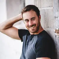 undefinedを聴いたり、ミュージックビデオを鑑賞したり、経歴やツアー日程などを確認したりしましょう！