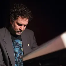 聆聽 Steve Greene、觀看音樂影片、閱讀小傳、查看巡演日期等！