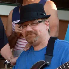 Paul Olstadを聴いたり、ミュージックビデオを鑑賞したり、経歴やツアー日程などを確認したりしましょう！