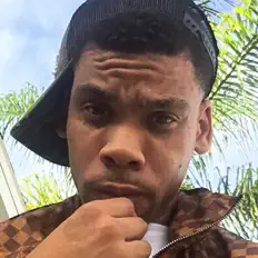 收听 Paper Boi、观看音乐视频、阅读小传、查看巡演日期等 ！